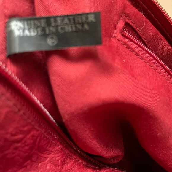 Great American Leather works Cherry red leather embossed knot shoulder bag. - Picture 9 of 13